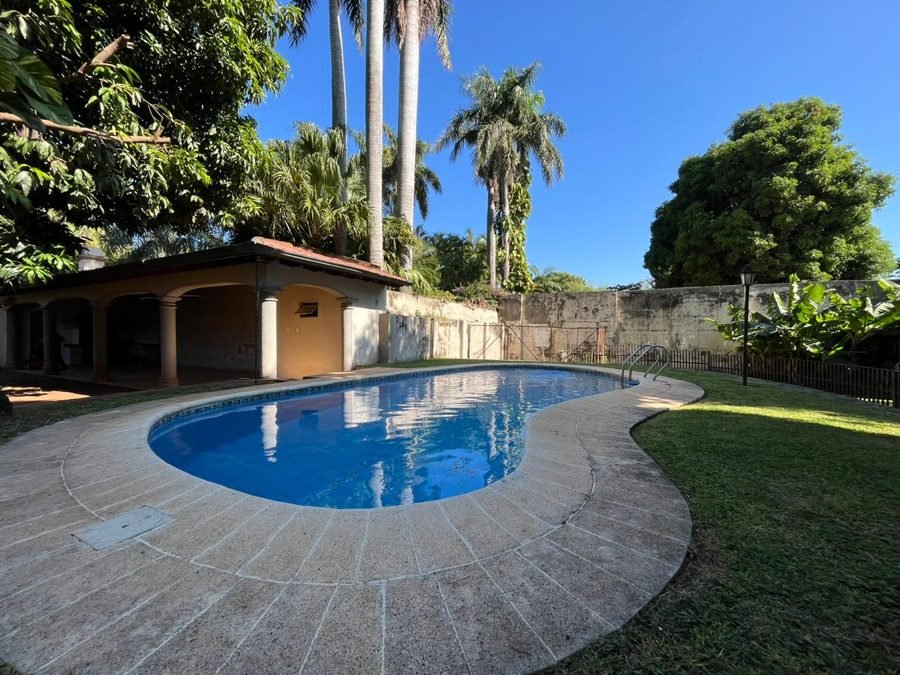 Casa Premium, galería y jardín