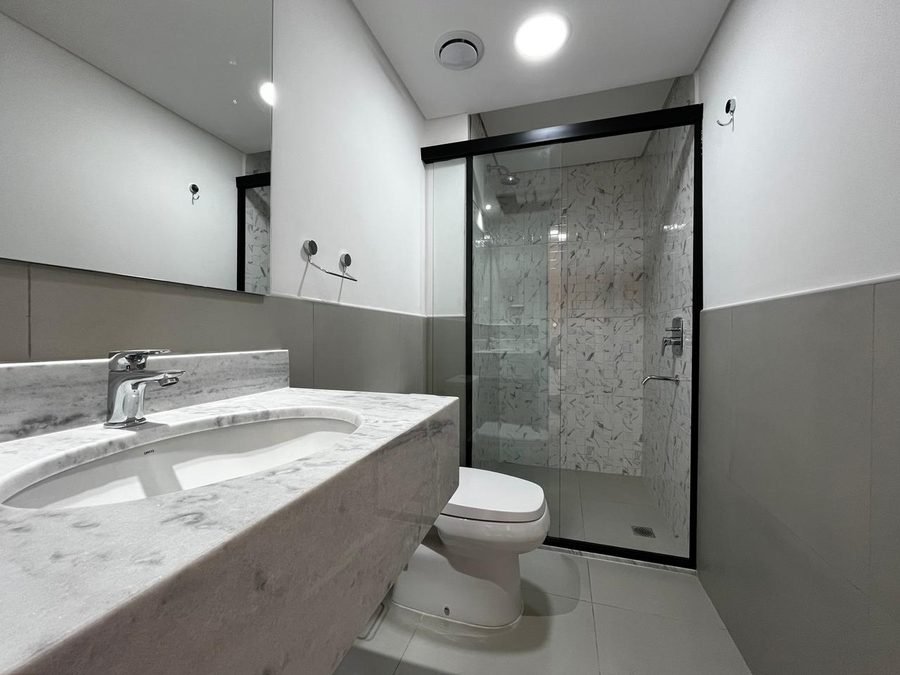 Innova Las Mercedes, baño con ducha