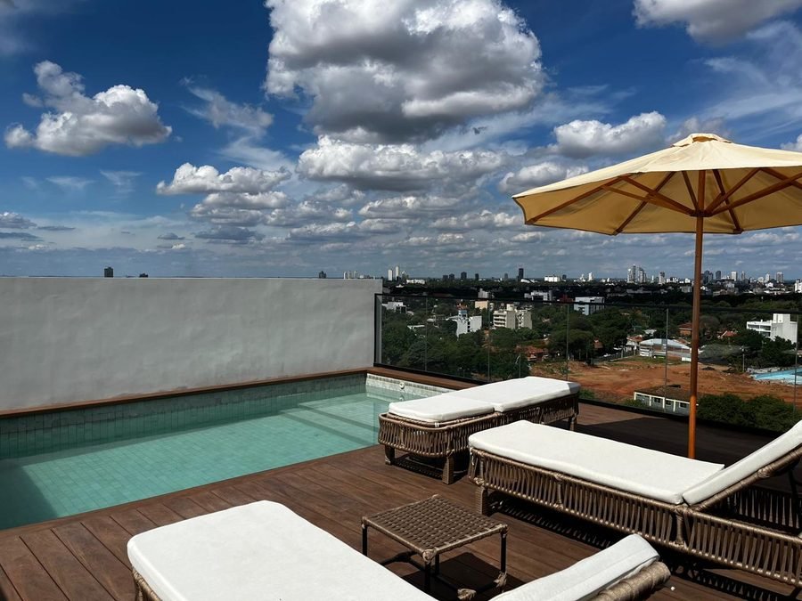Innova Las Mercedes, piscina en terraza